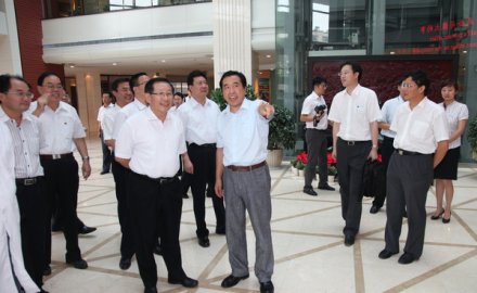 科技部部長(zhǎng)萬(wàn)鋼視察國(guó)家輪胎工程中心