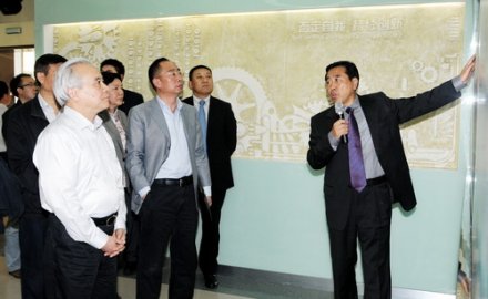 王欽敏到國家橡膠與輪胎工程中心調(diào)研